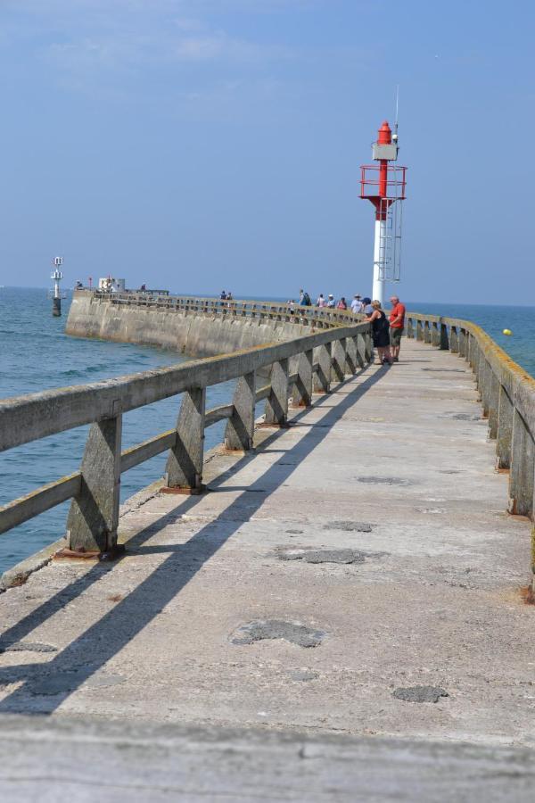 Gite "Au P'Tit Tourois" De Plain-Pied Tout Confort Avec Veranda Proche D'Omaha Beach Et De Bayeux Accueillant Les Animaux Exteriör bild