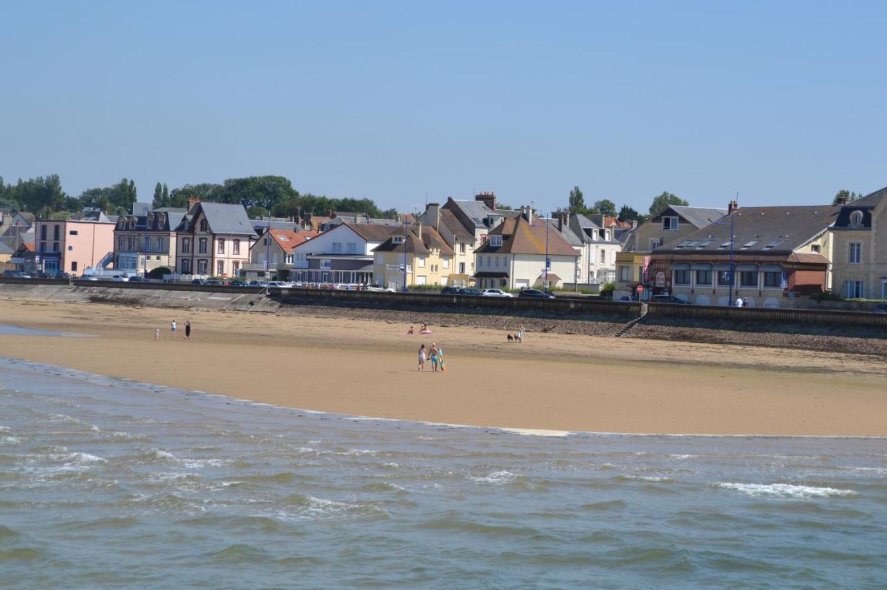 Gite "Au P'Tit Tourois" De Plain-Pied Tout Confort Avec Veranda Proche D'Omaha Beach Et De Bayeux Accueillant Les Animaux Exteriör bild
