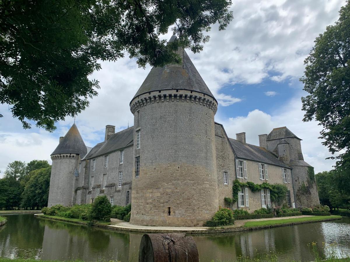 Gite "Au P'Tit Tourois" De Plain-Pied Tout Confort Avec Veranda Proche D'Omaha Beach Et De Bayeux Accueillant Les Animaux Exteriör bild